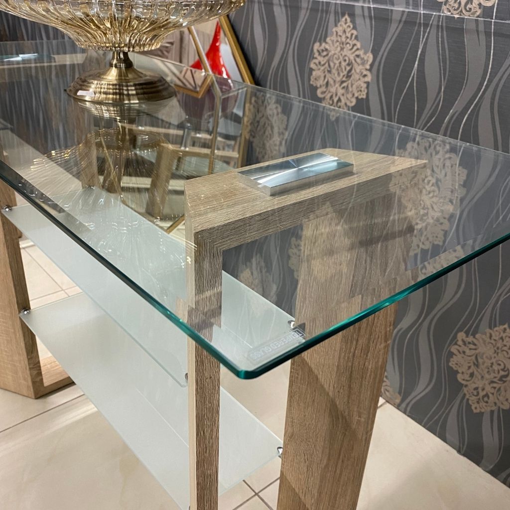 Allisson Dining Server 1